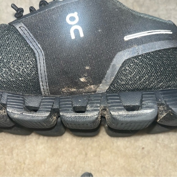 On Running All Black On Cloud Cloud 5 Swiss Engineering Size 5.5 - Picture 6 of 7